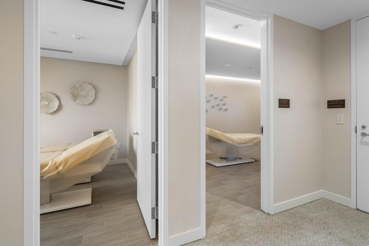 220 SE Mizner Boulevard, Unit 404, Boca Raton, FL 33432 Photo