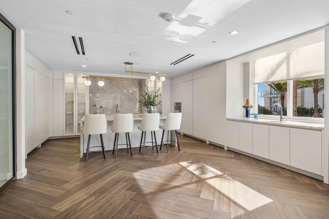 220 SE Mizner Boulevard, Unit 404, Boca Raton, FL 33432 Photo