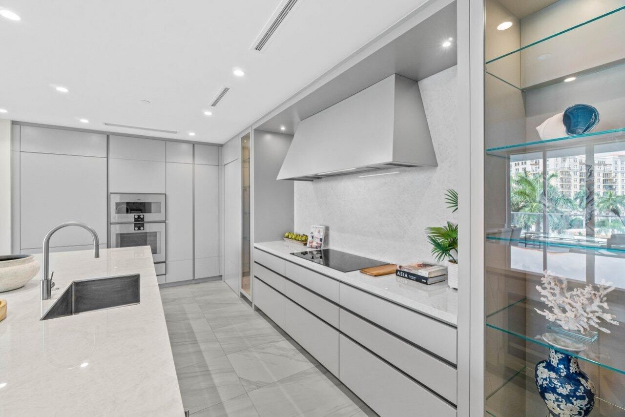 220 SE Mizner Boulevard, Unit 404, Boca Raton, FL 33432 Photo