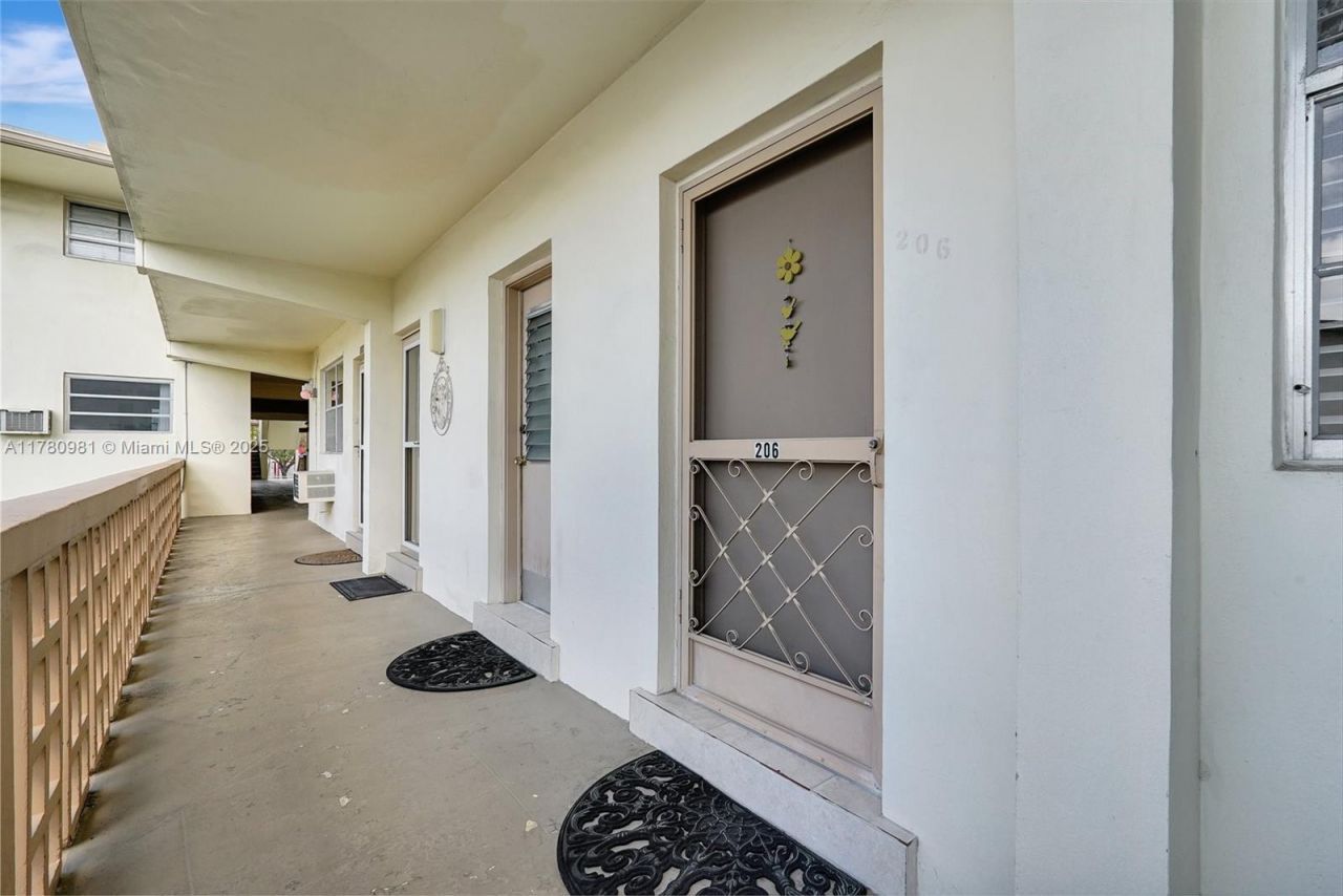 16801 NE 13th Ave, Unit 206, Miami, FL 33162 Photo