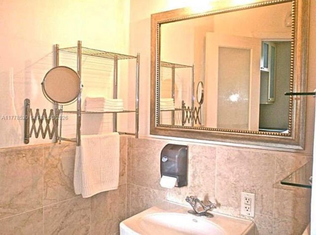 420 15th St, Unit 302, Miami Beach, FL 33139 Photo