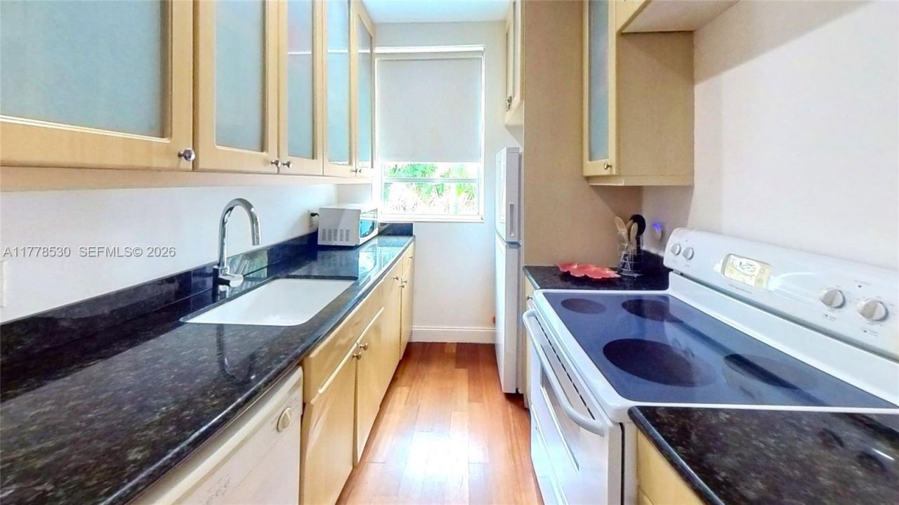 420 15th St, Unit 302, Miami Beach, FL 33139 Photo