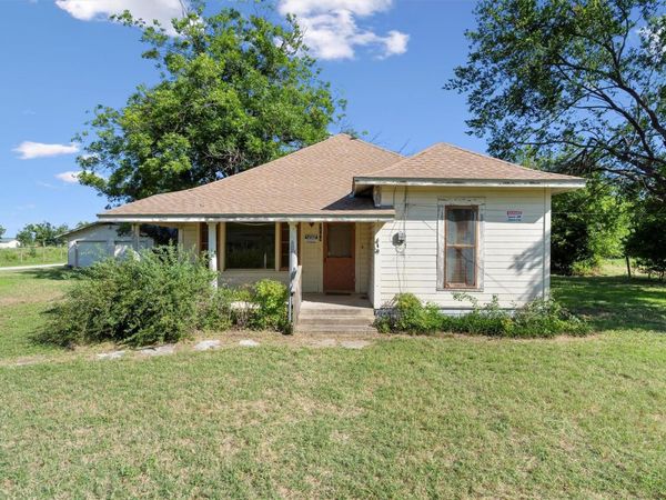 1104 E Umlang ST, Thorndale, TX 76577