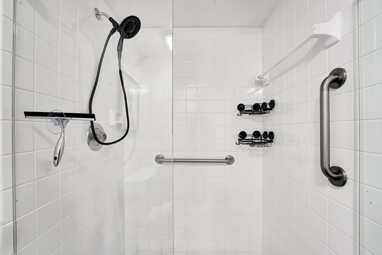 6097 Balboa Circle, Unit 406, Boca Raton, FL 33433 Photo