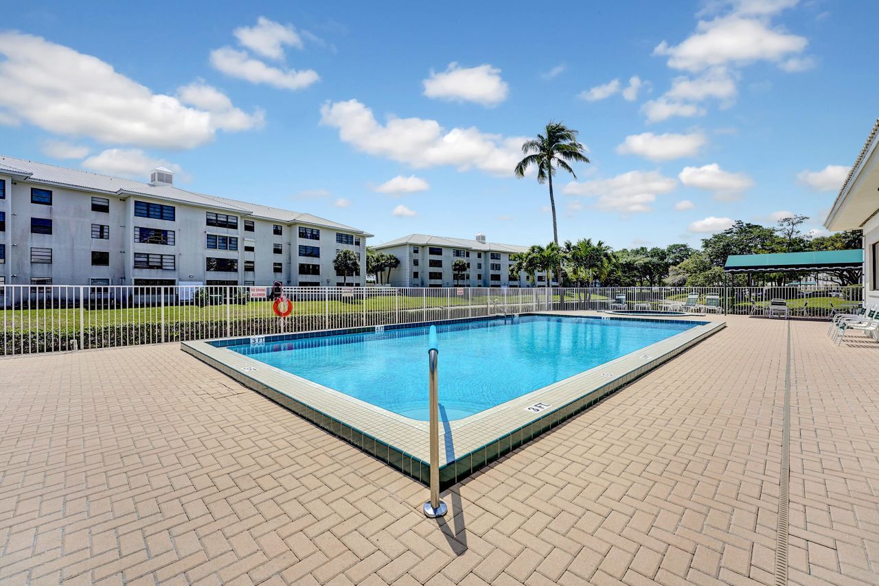 6097 Balboa Circle, Unit 406, Boca Raton, FL 33433 Photo