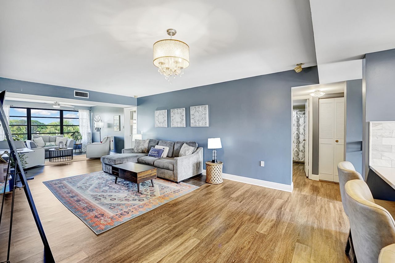 6097 Balboa Circle, Unit 406, Boca Raton, FL 33433 Photo