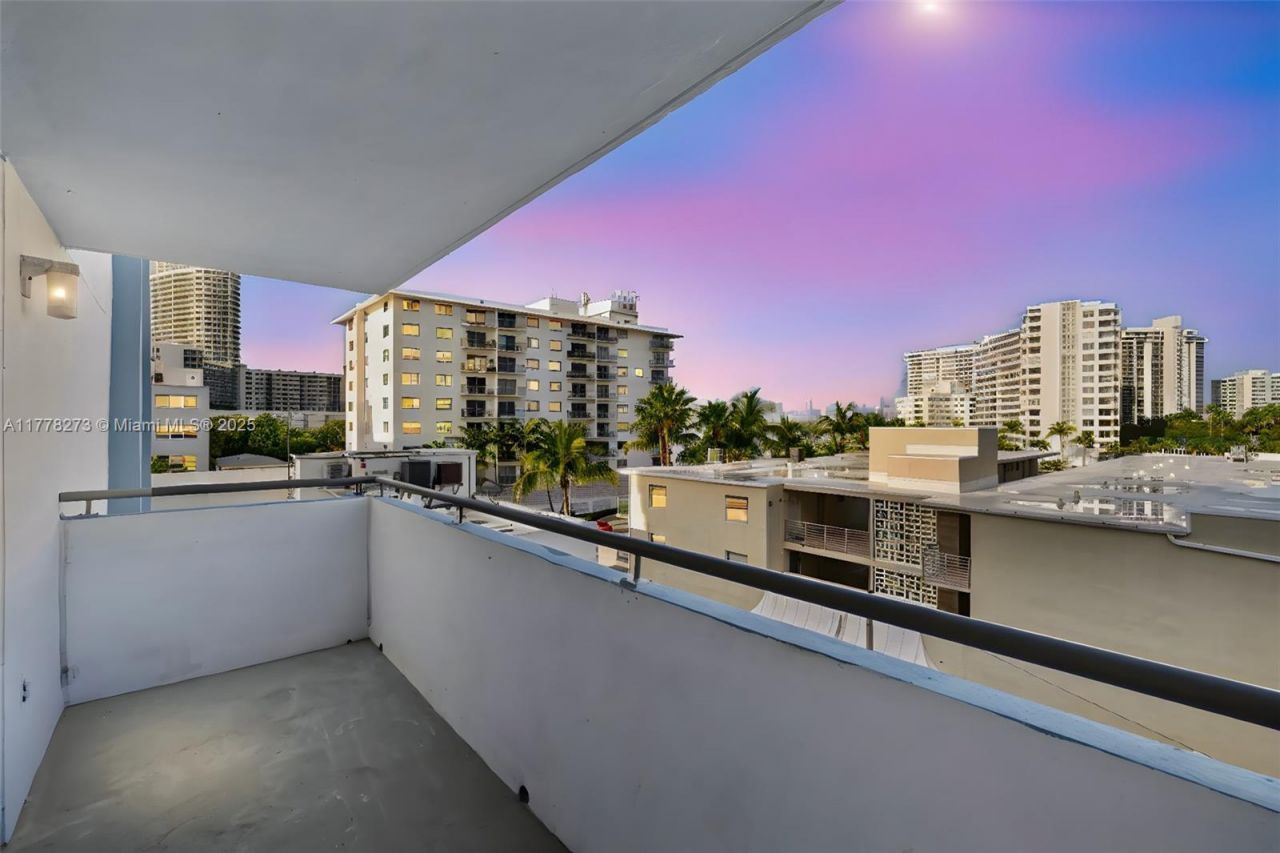 1658 Bay Rd, Unit 504, Miami Beach, FL 33139 Photo