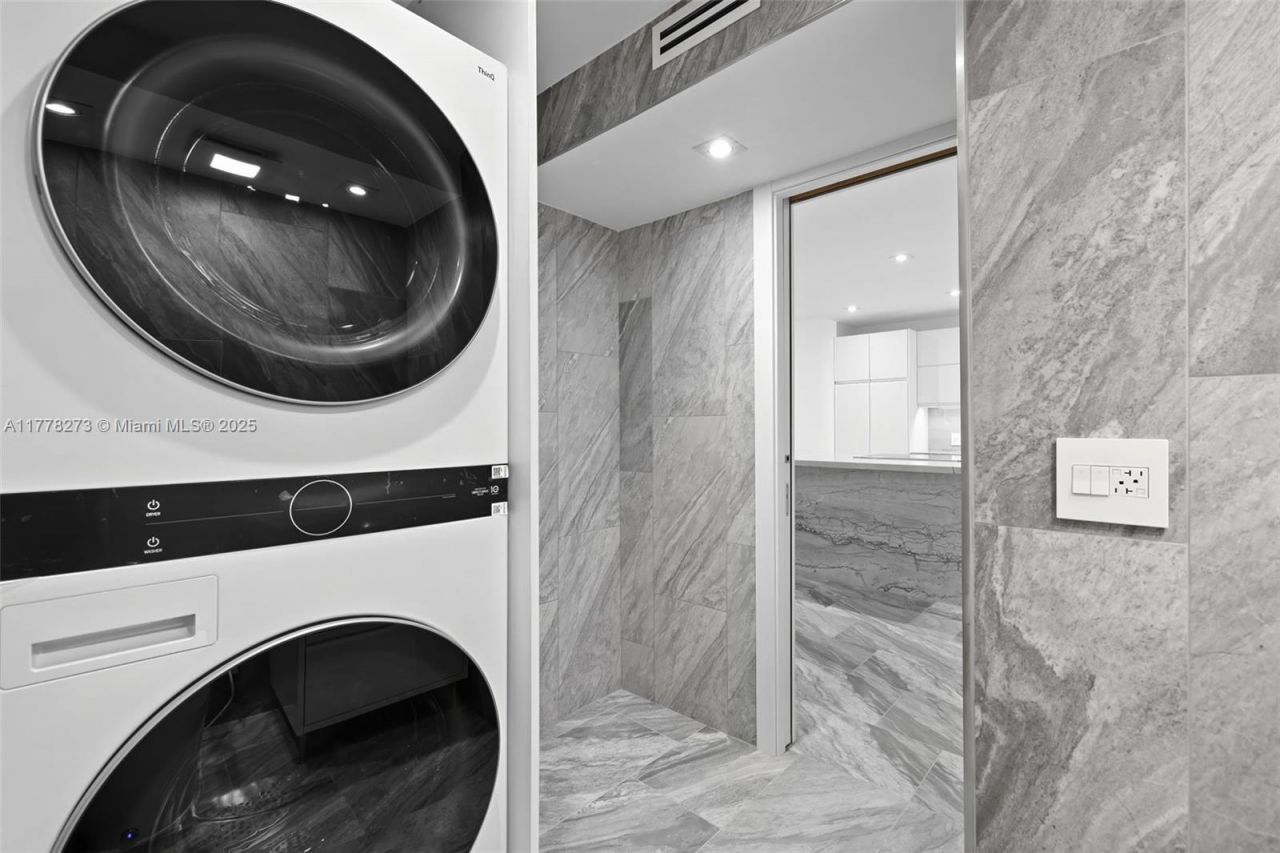 1658 Bay Rd, Unit 504, Miami Beach, FL 33139 Photo