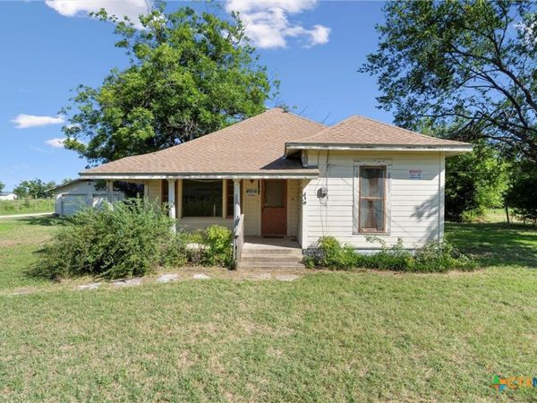 1104 E Umlang Street, Thorndale, TX 76577