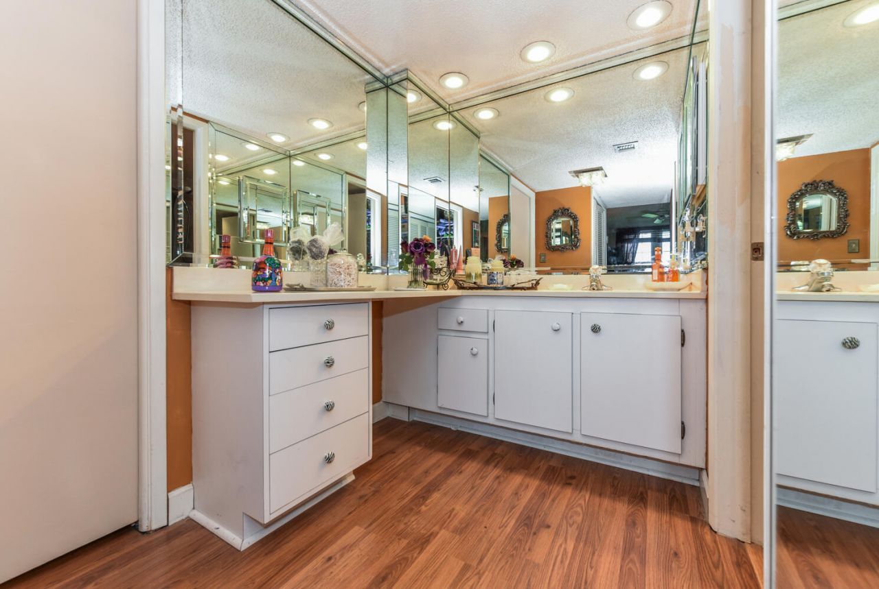 3960 Oaks Clubhouse Drive, Unit 209, Pompano Beach, FL 33069 Photo