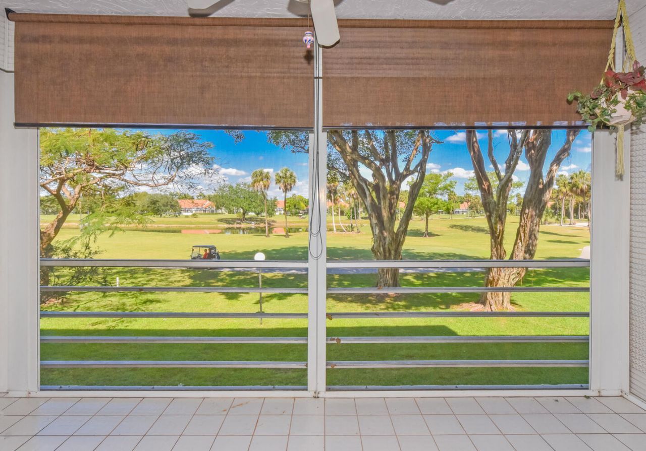 3960 Oaks Clubhouse Drive, Unit 209, Pompano Beach, FL 33069 Photo