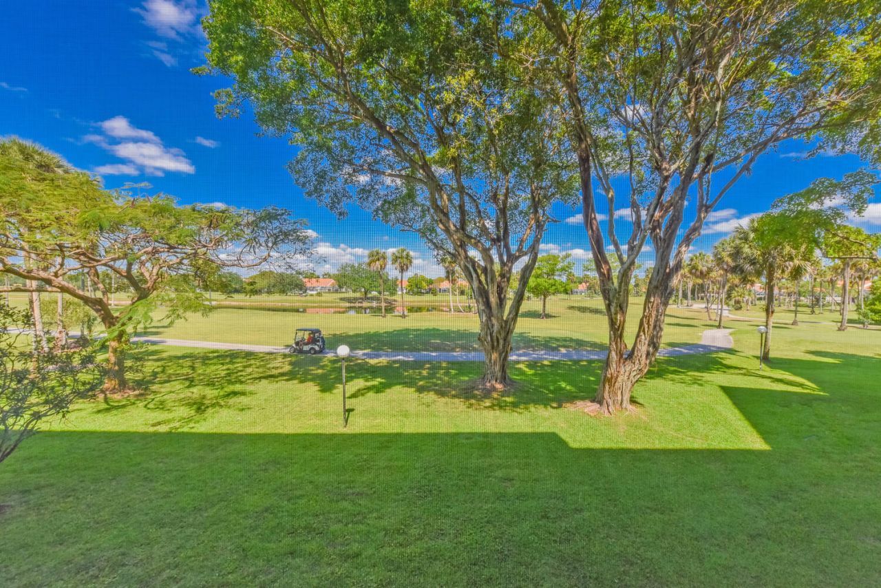3960 Oaks Clubhouse Drive, Unit 209, Pompano Beach, FL 33069 Photo