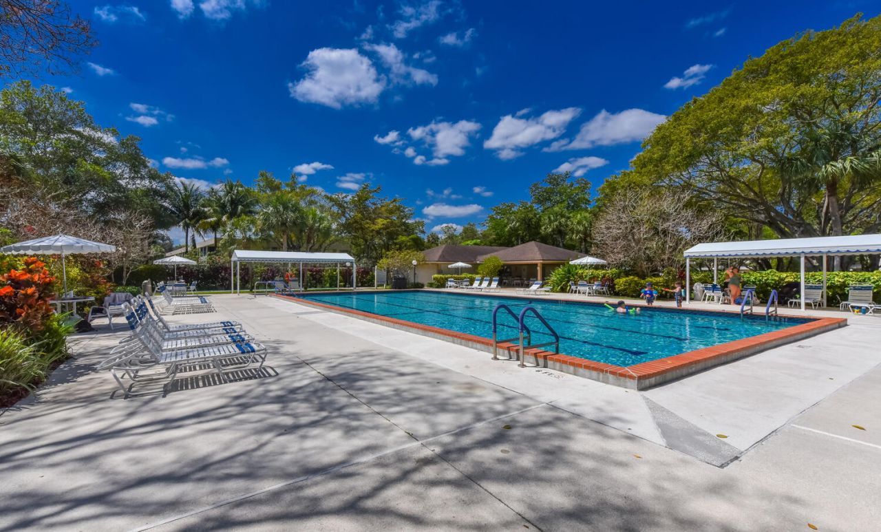 3960 Oaks Clubhouse Drive, Unit 209, Pompano Beach, FL 33069 Photo