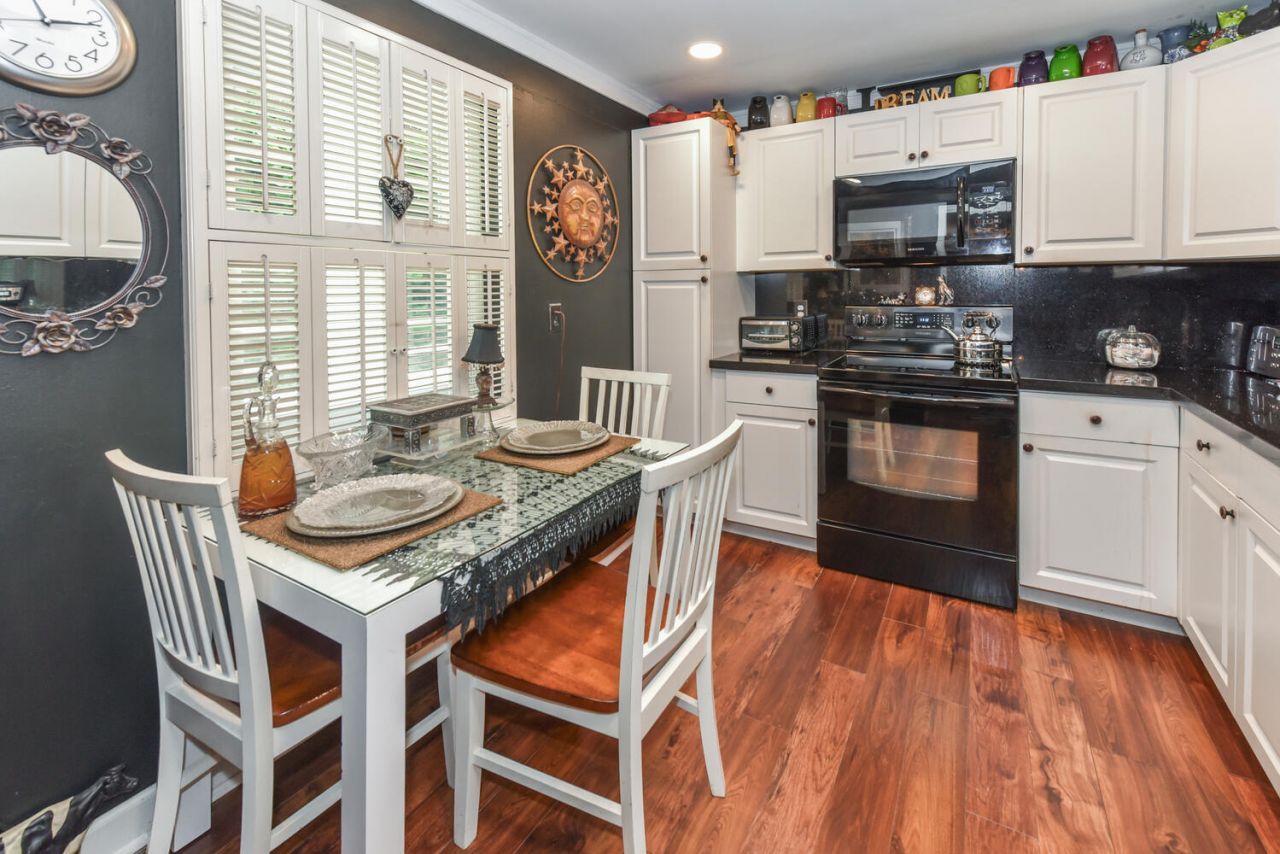 3960 Oaks Clubhouse Drive, Unit 209, Pompano Beach, FL 33069 Photo