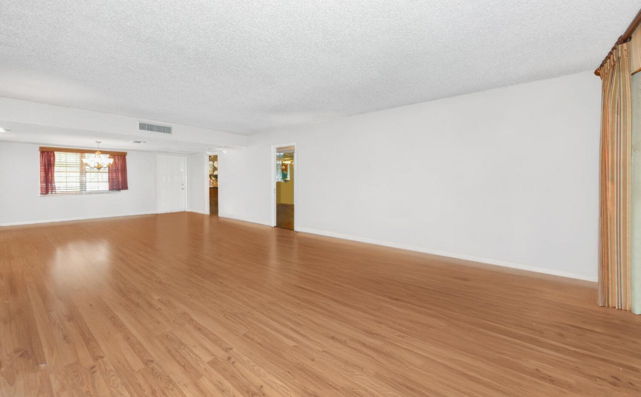 3960 Oaks Clubhouse Drive, Unit 209, Pompano Beach, FL 33069 Photo