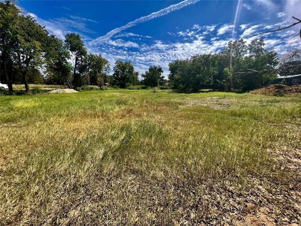 749 Caldwell ST, Lexington, TX 78947