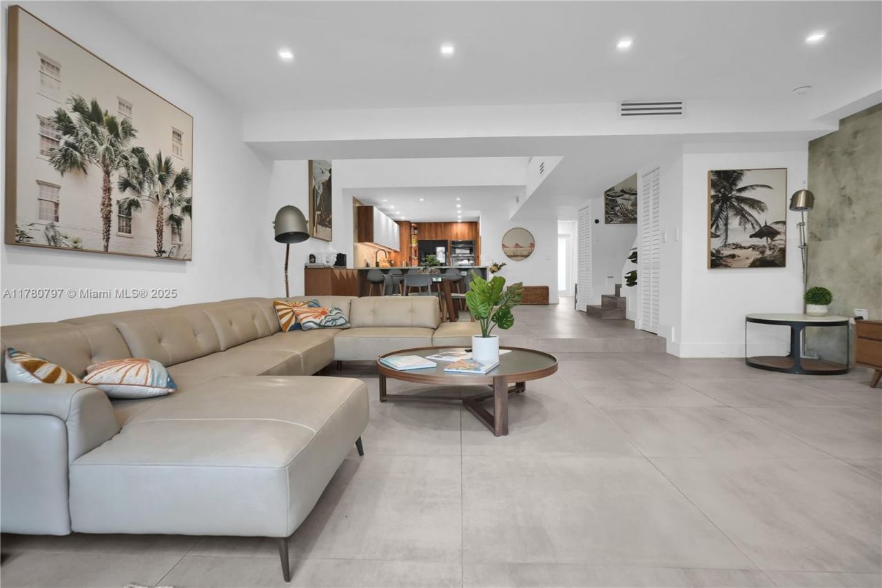 311 Poinciana Dr, Unit 801, Sunny Isles Beach, FL 33160 Photo