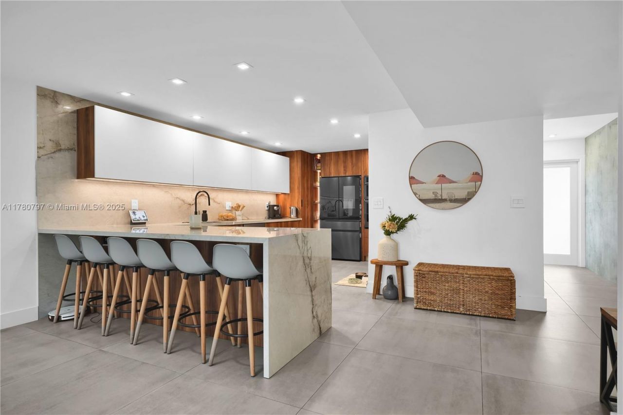 311 Poinciana Dr, Unit 801, Sunny Isles Beach, FL 33160 Photo