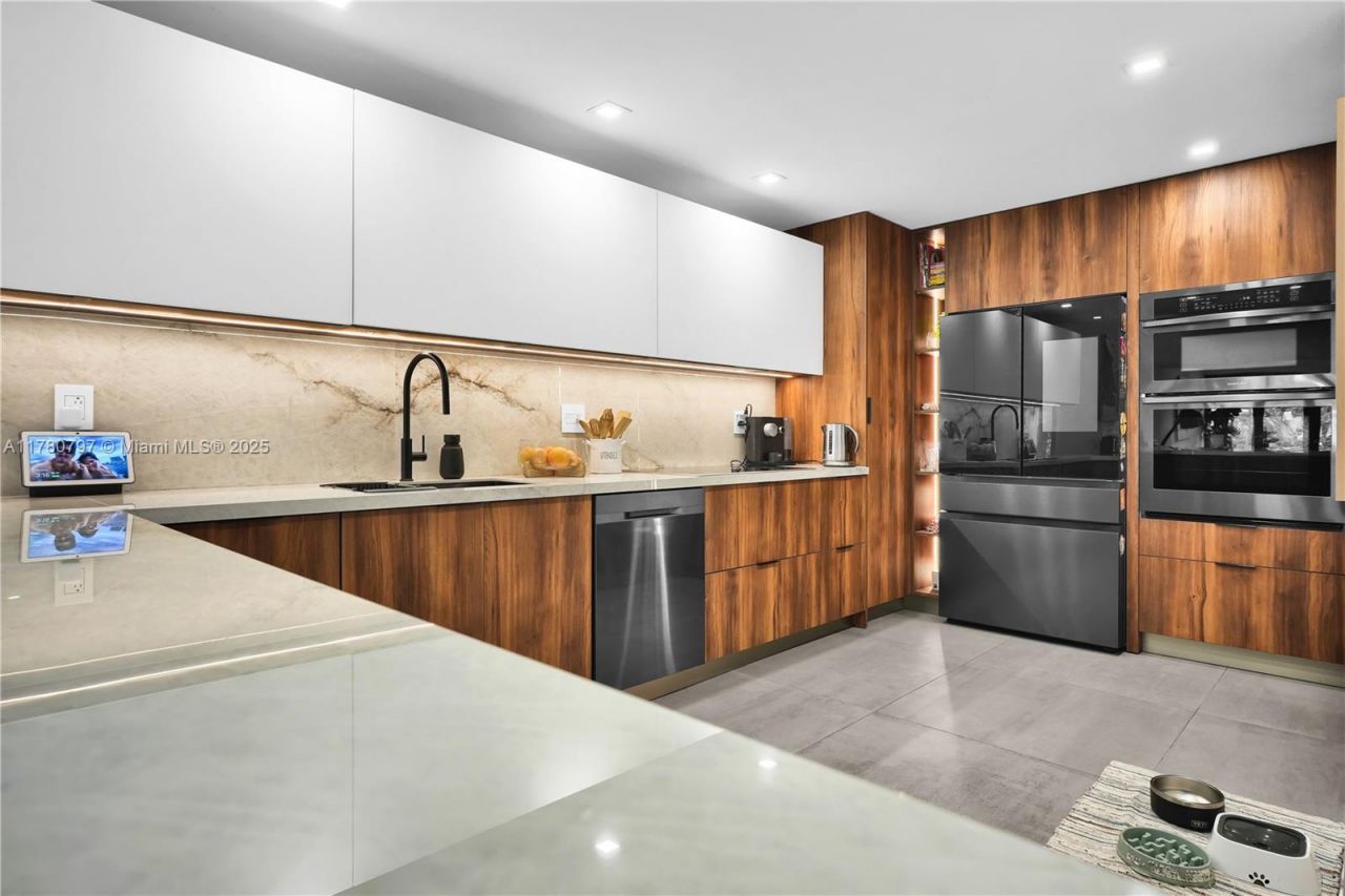 311 Poinciana Dr, Unit 801, Sunny Isles Beach, FL 33160 Photo