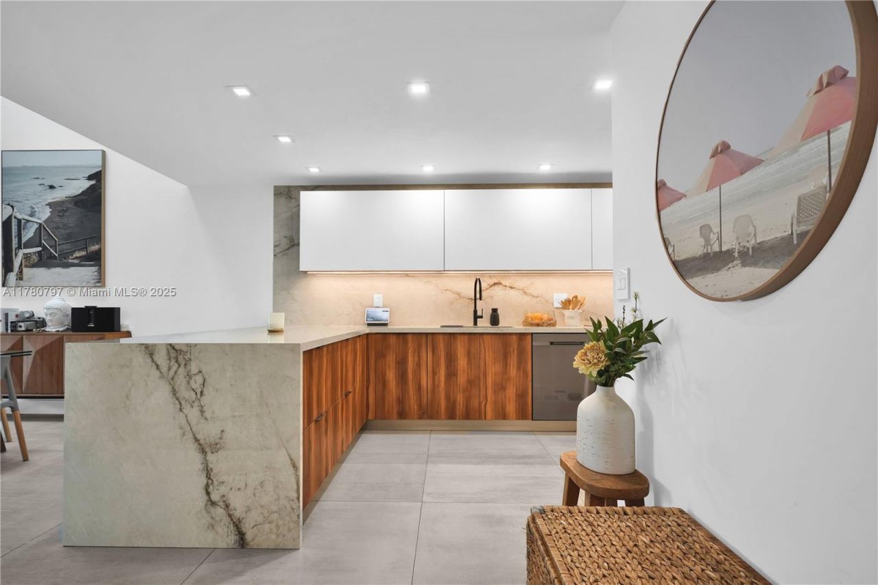 311 Poinciana Dr, Unit 801, Sunny Isles Beach, FL 33160 Photo