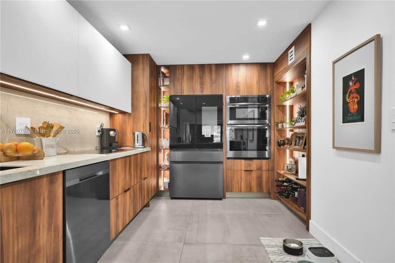 311 Poinciana Dr, Unit 801, Sunny Isles Beach, FL 33160 Photo