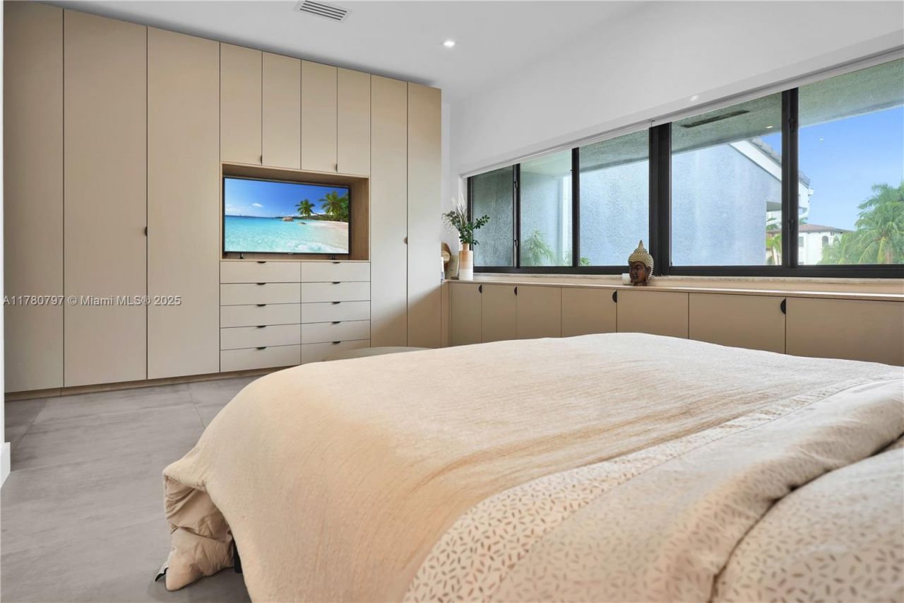 311 Poinciana Dr, Unit 801, Sunny Isles Beach, FL 33160 Photo