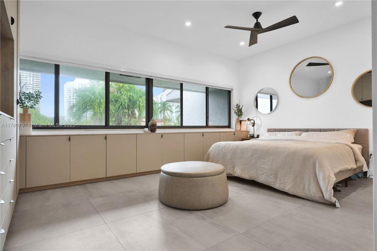 311 Poinciana Dr, Unit 801, Sunny Isles Beach, FL 33160 Photo