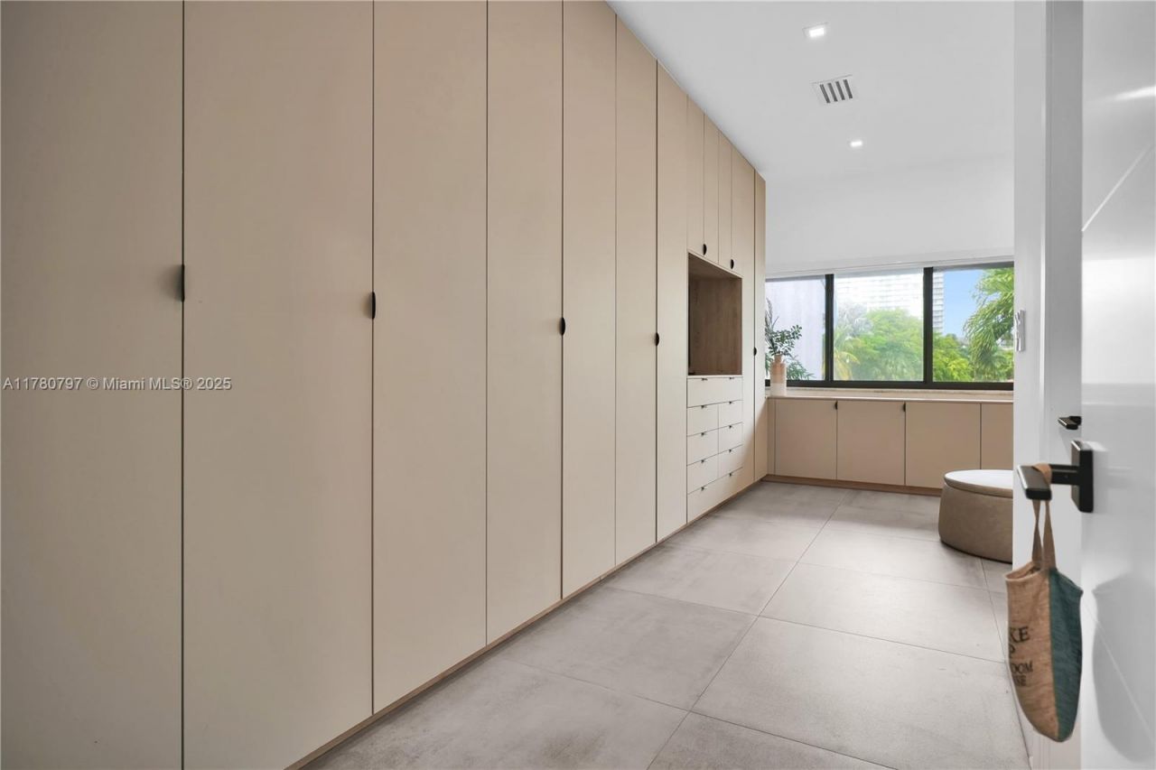 311 Poinciana Dr, Unit 801, Sunny Isles Beach, FL 33160 Photo