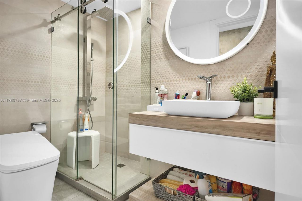 311 Poinciana Dr, Unit 801, Sunny Isles Beach, FL 33160 Photo