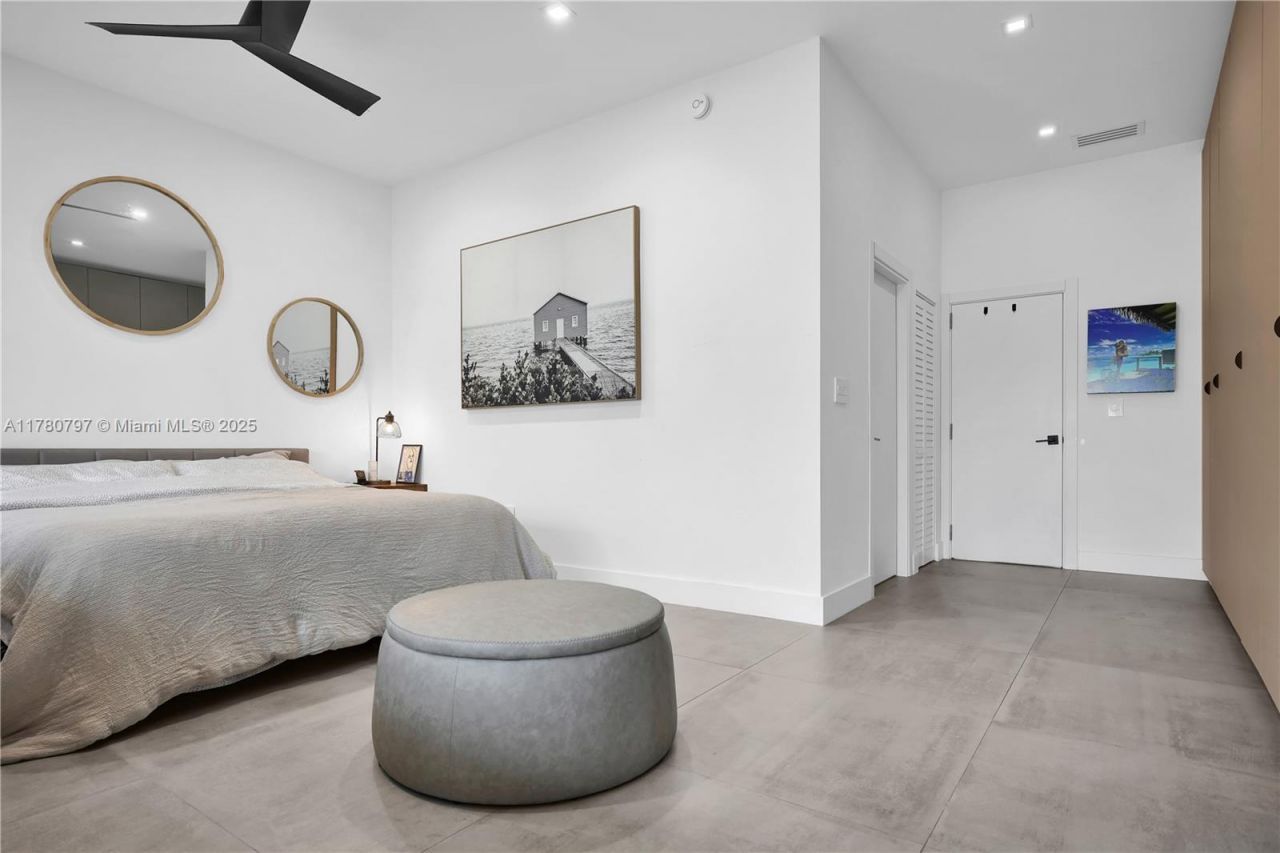 311 Poinciana Dr, Unit 801, Sunny Isles Beach, FL 33160 Photo