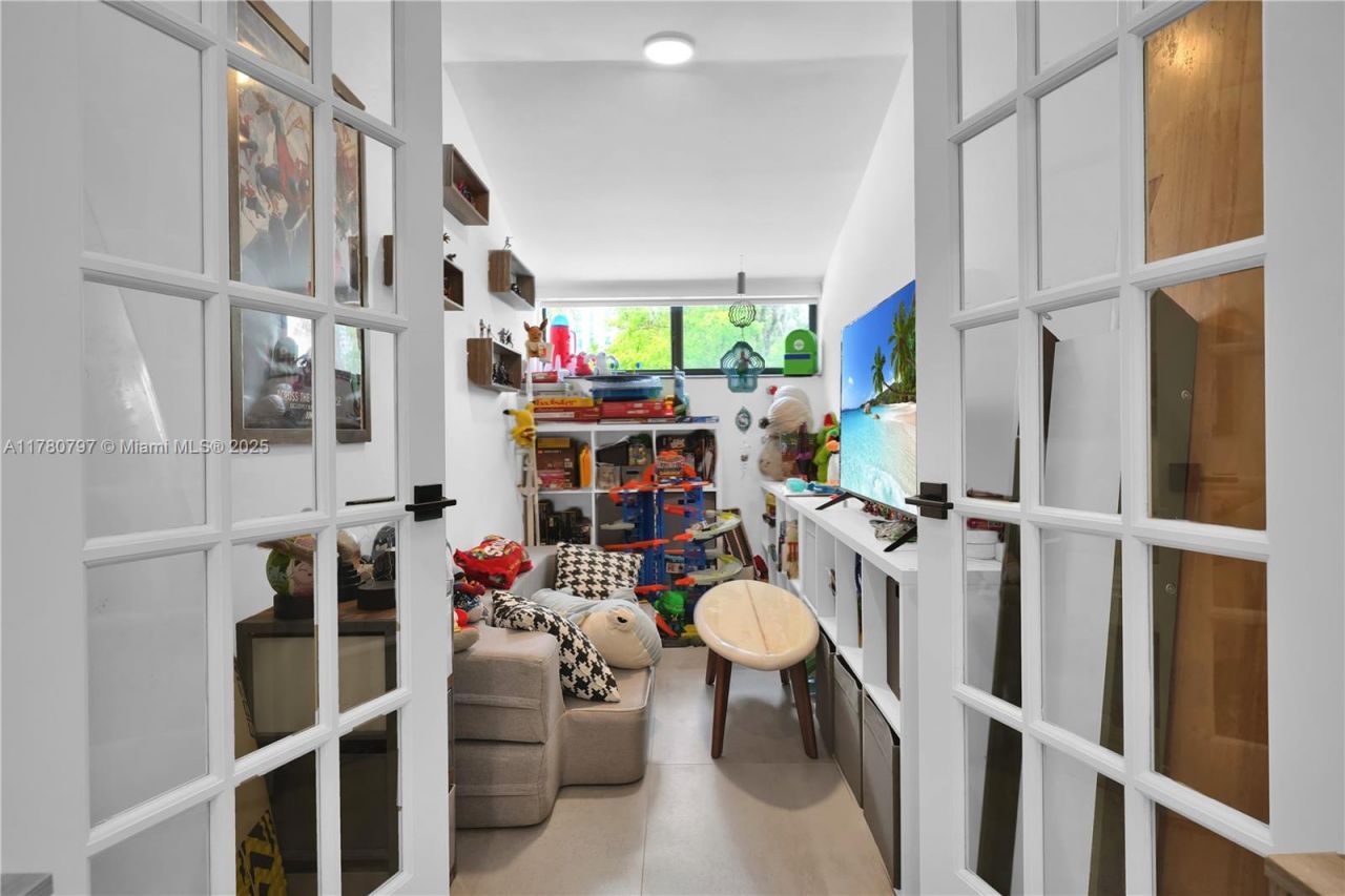 311 Poinciana Dr, Unit 801, Sunny Isles Beach, FL 33160 Photo