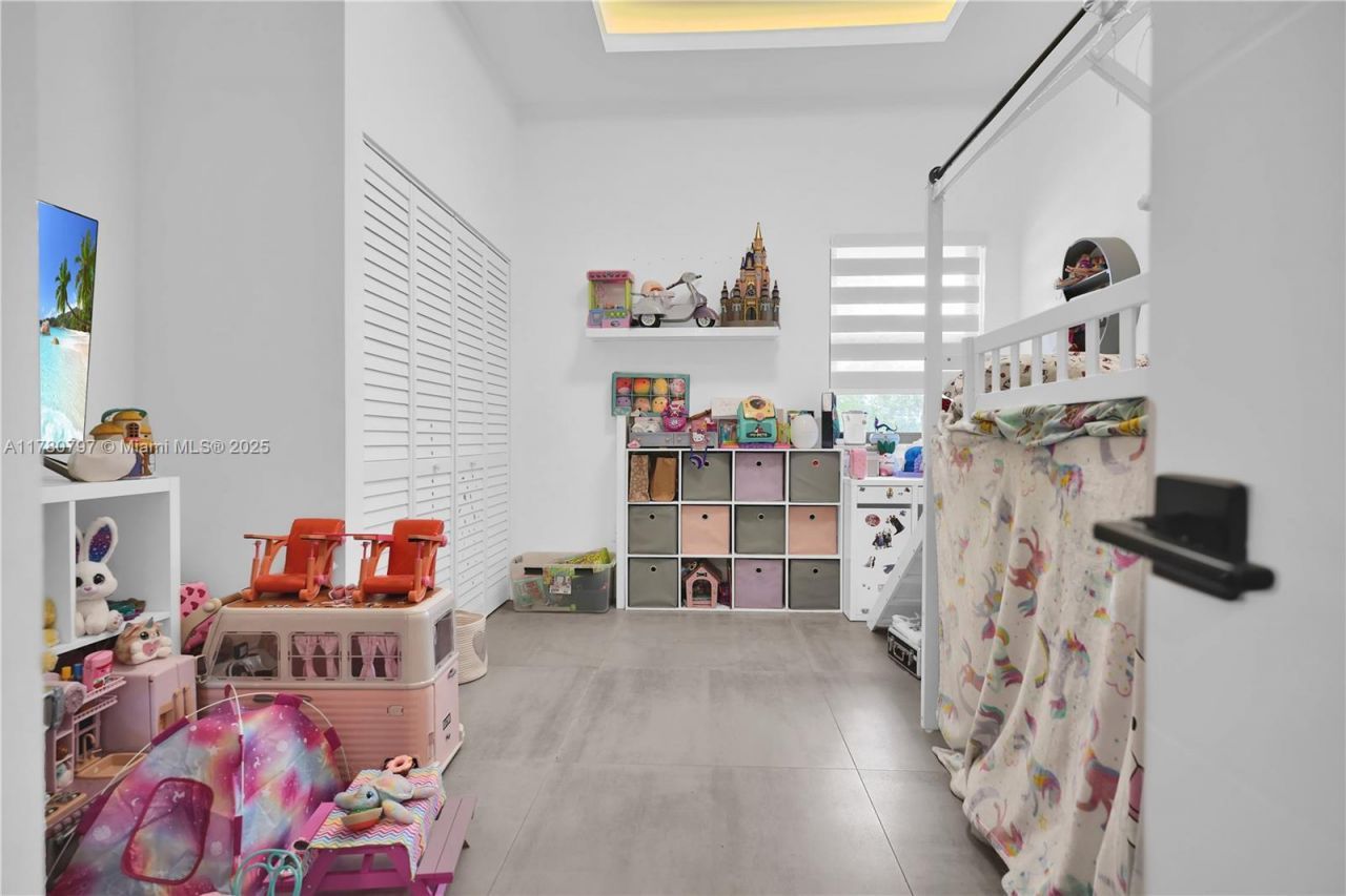 311 Poinciana Dr, Unit 801, Sunny Isles Beach, FL 33160 Photo