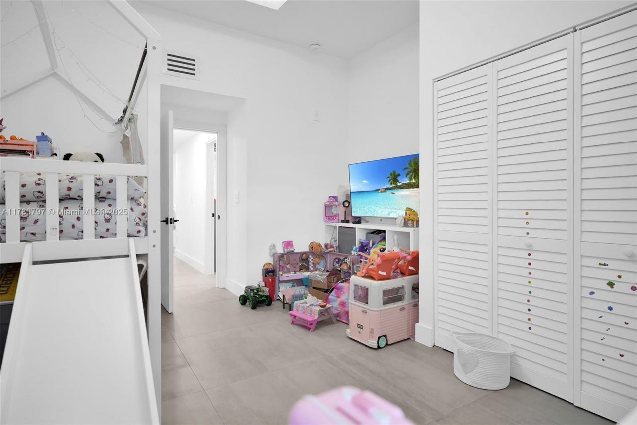 311 Poinciana Dr, Unit 801, Sunny Isles Beach, FL 33160 Photo