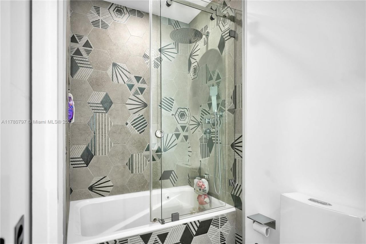 311 Poinciana Dr, Unit 801, Sunny Isles Beach, FL 33160 Photo