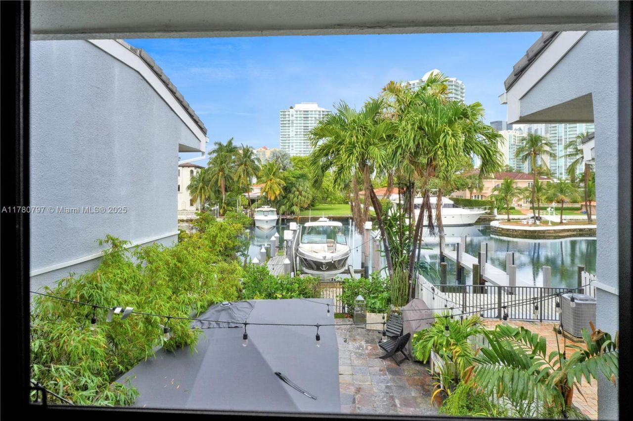 311 Poinciana Dr, Unit 801, Sunny Isles Beach, FL 33160 Photo