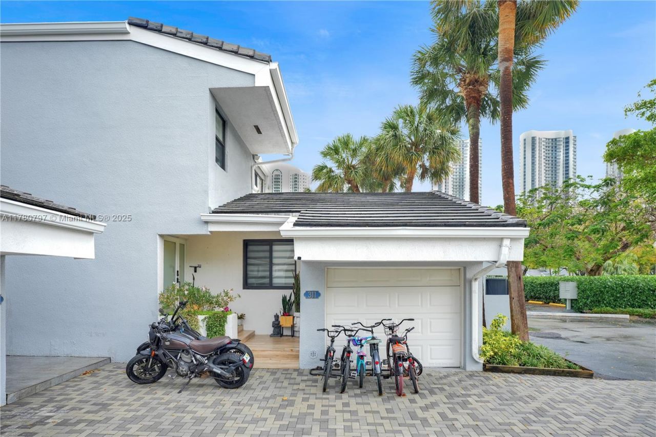 311 Poinciana Dr, Unit 801, Sunny Isles Beach, FL 33160 Photo