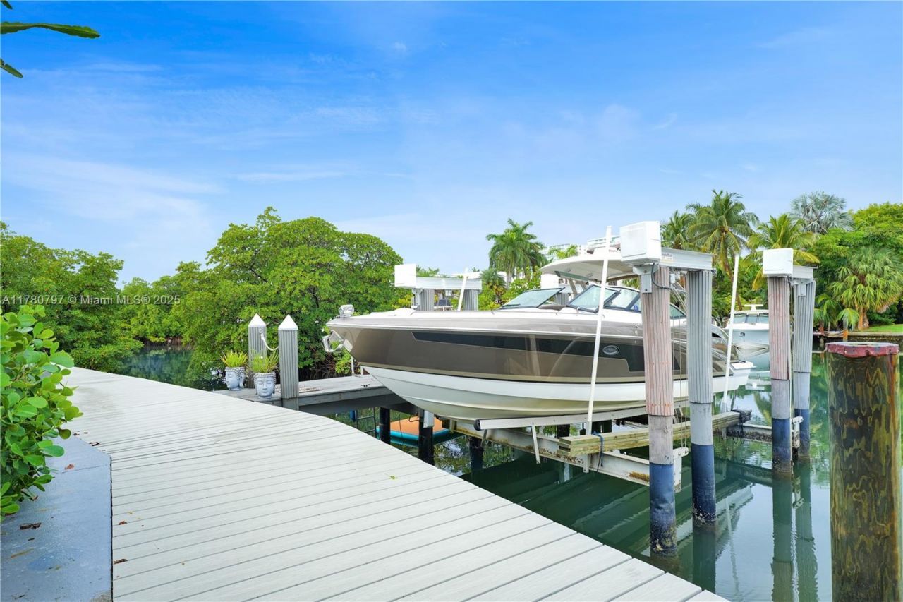 311 Poinciana Dr, Unit 801, Sunny Isles Beach, FL 33160 Photo