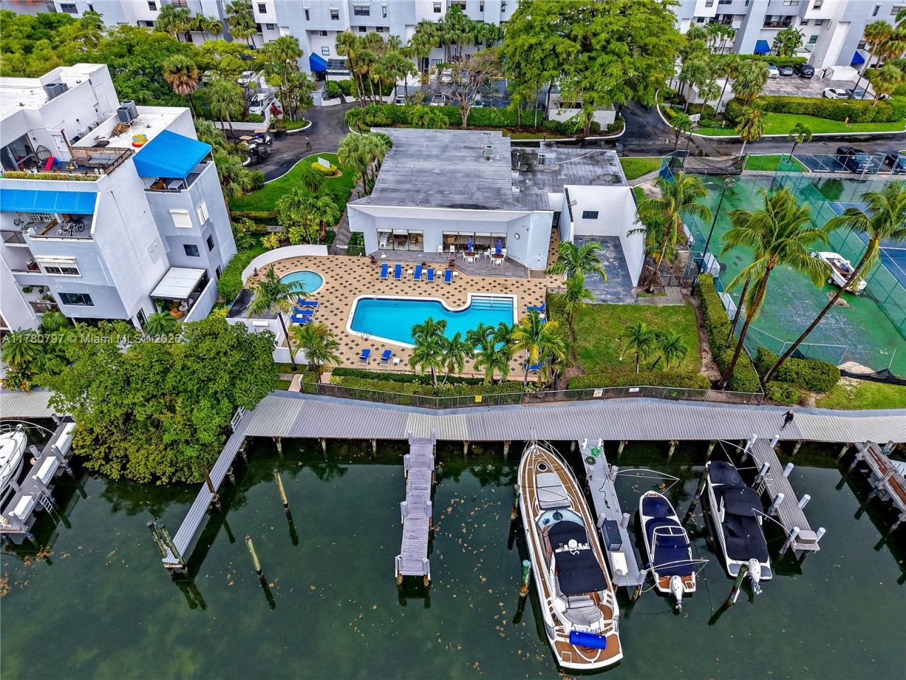 311 Poinciana Dr, Unit 801, Sunny Isles Beach, FL 33160 Photo