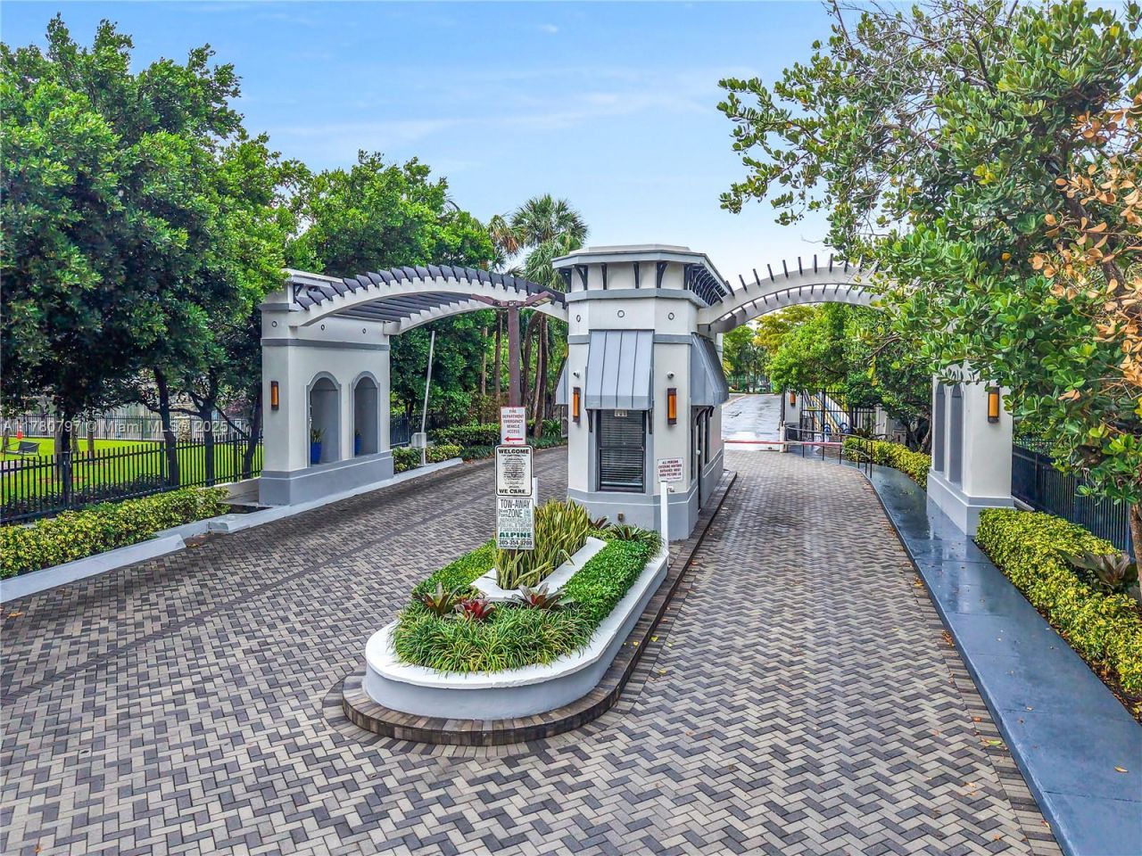 311 Poinciana Dr, Unit 801, Sunny Isles Beach, FL 33160 Photo