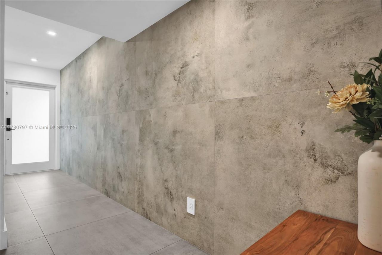 311 Poinciana Dr, Unit 801, Sunny Isles Beach, FL 33160 Photo