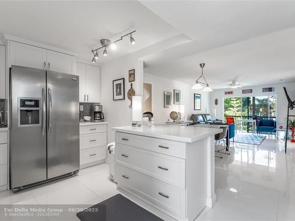 811 S Hollybrook Dr, Unit 301, Pembroke Pines, FL 33025