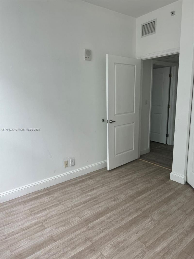 111 E Flagler St, Unit 901, Miami, FL 33131 Photo
