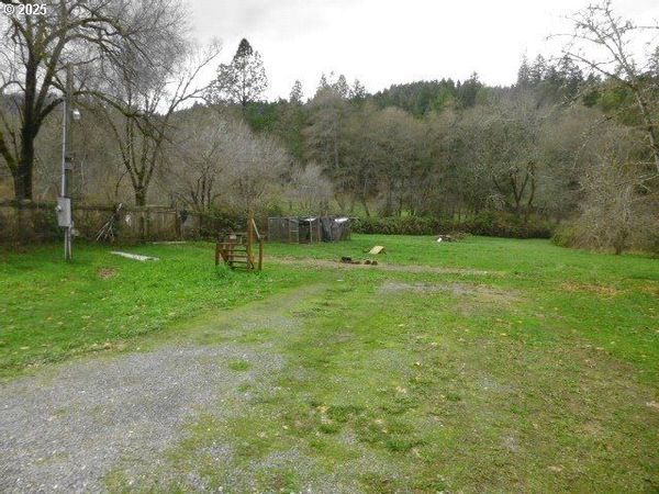 765 TUNNEL RD, Glendale, OR 97442