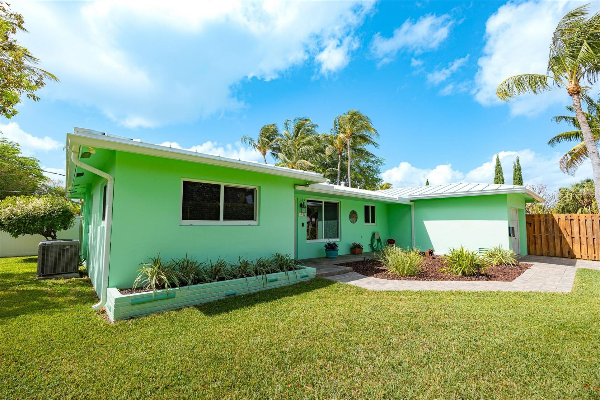 1924 NE 18th Street, Fort Lauderdale, FL 33305 Photo