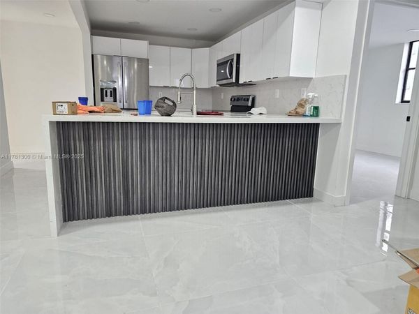 7125 Bay Dr, Unit 506, Miami Beach, FL 33141