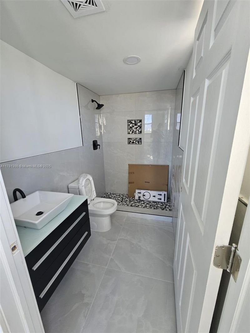 7125 Bay Dr, Unit 506, Miami Beach, FL 33141 Photo
