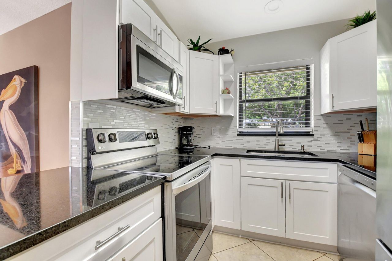 312 Meadows Drive, Boynton Beach, FL 33436 Photo