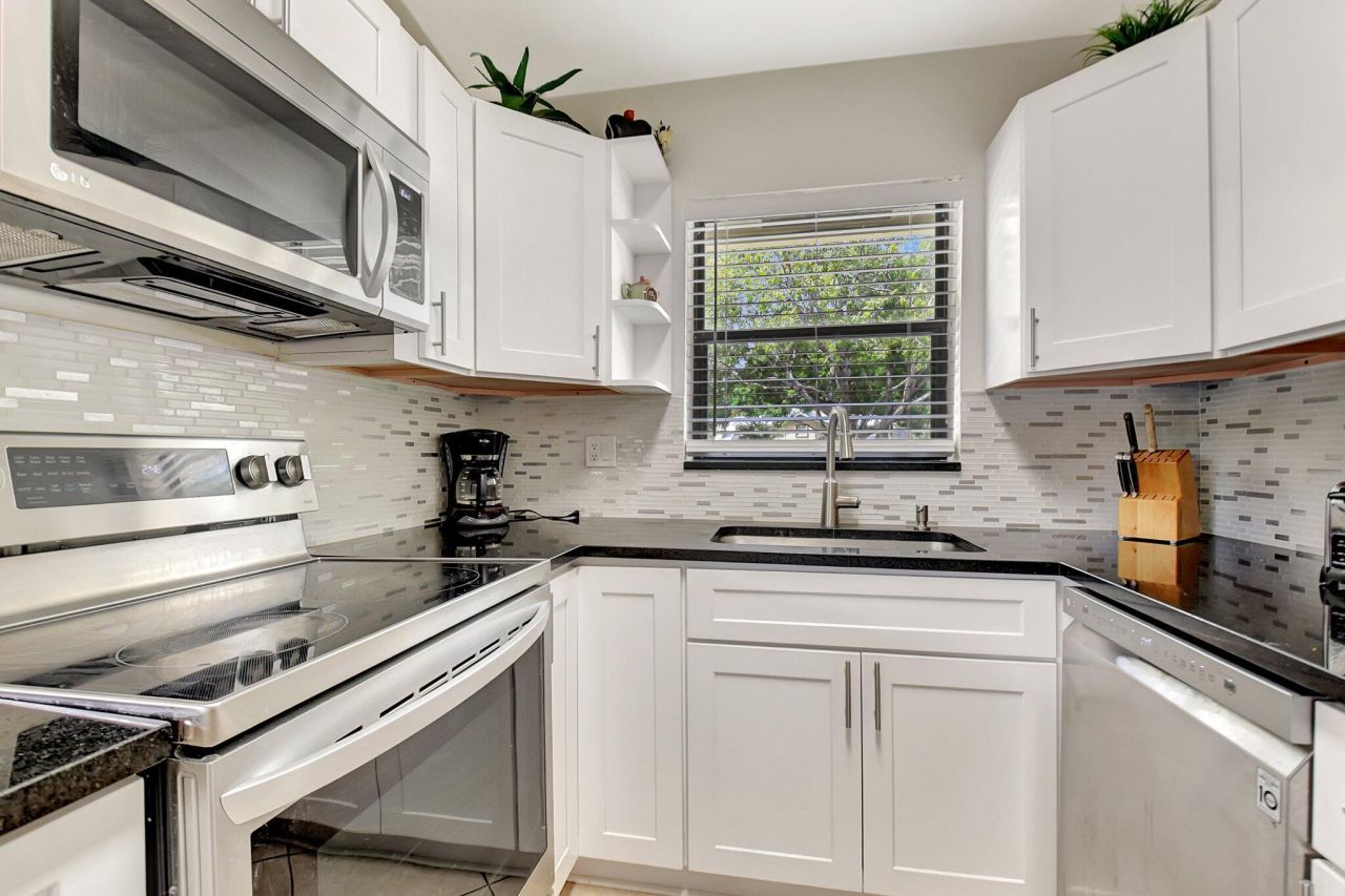 312 Meadows Drive, Boynton Beach, FL 33436 Photo