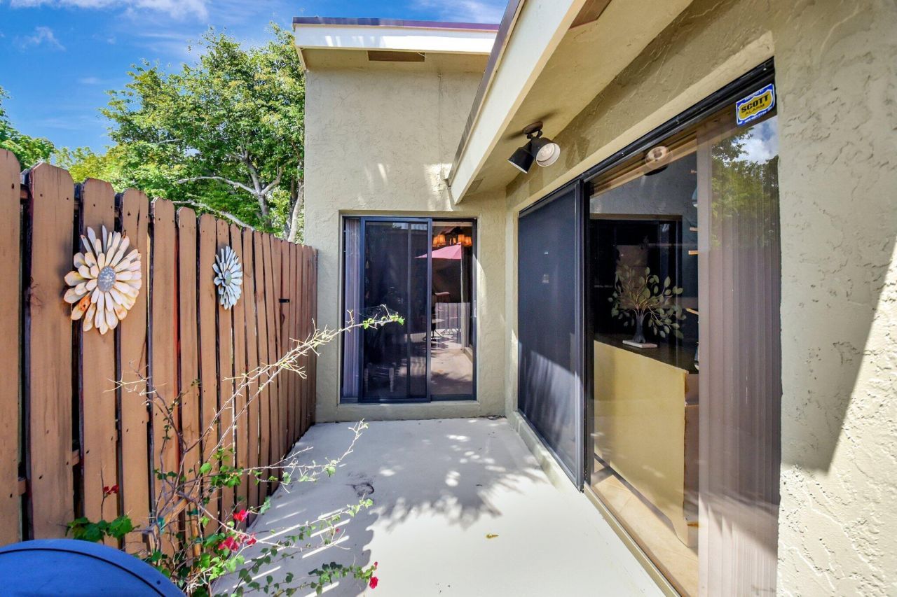 312 Meadows Drive, Boynton Beach, FL 33436 Photo