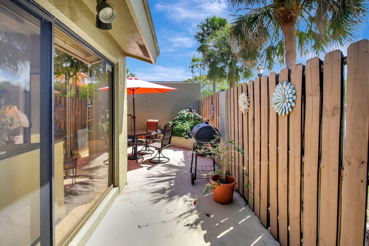 312 Meadows Drive, Boynton Beach, FL 33436 Photo